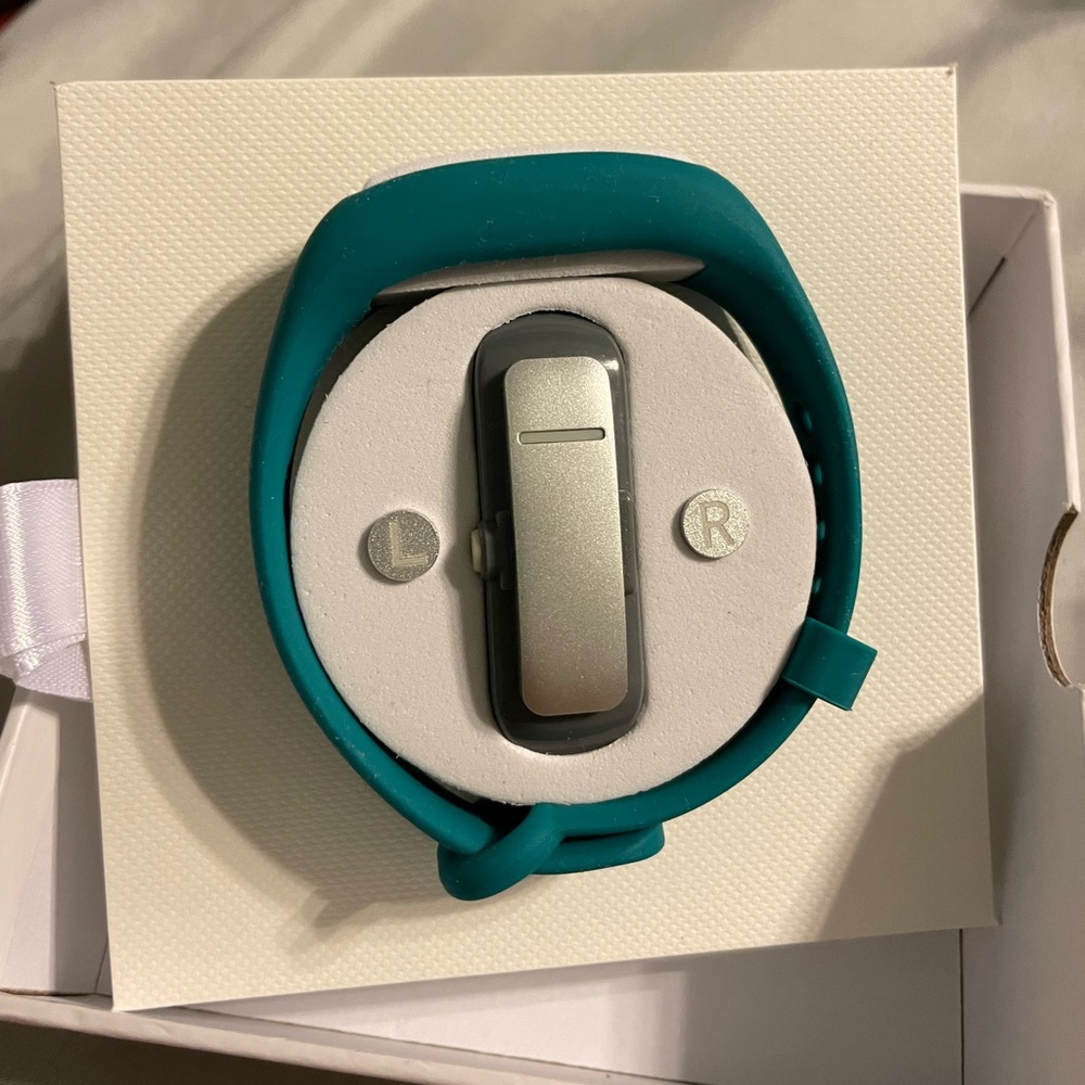 Habit wear bracelet for people with anxiety disorders. Worn twice.